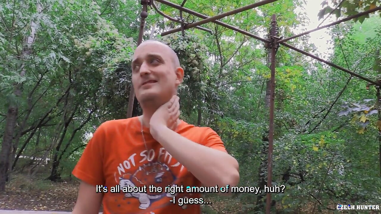 你可以玩弄我的乳頭並射在我嘴裡