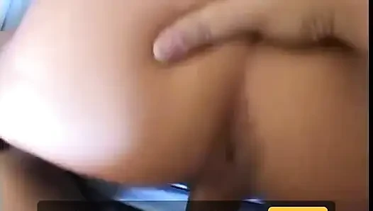 Taze yüzlü esmer yarak emiyor ve dölleniyor