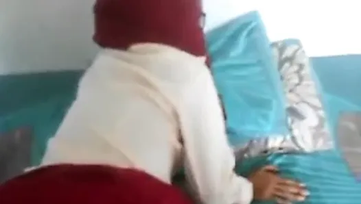 Hijab indonesia pareja musulmana follada anal y corrida