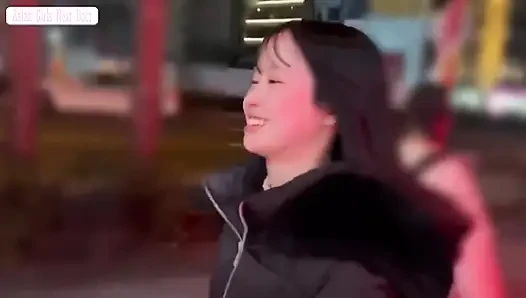 Sevimli genç yüzlü üst seviye güzellik, çarpıcı görseller ve doğal cazibe unutulmaz bir varlık yaratıyor