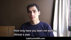Timido ragazzo latino spagnolo pagato per scopare da sconosciuto