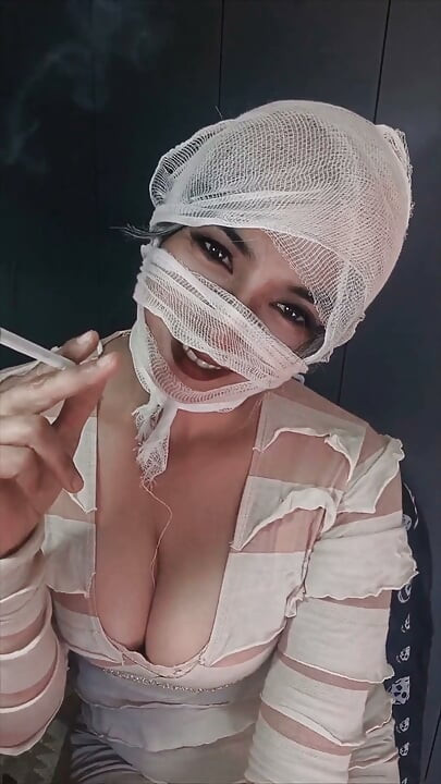 Halloween Mummy Facesitting - Count to 10 While I Smoke