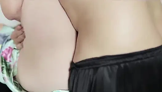 Индо-девушка с влажным телом просто получила небольшой массаж и сразу же мокрела. Последнее индо порно.