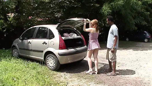 Молодую рыжую немецкую крошку пробурил межрасовый большой черный член