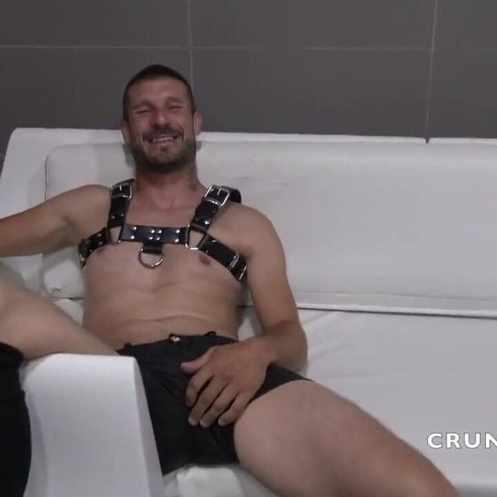 A gay is sucking XXL blakc cock in gloryholes