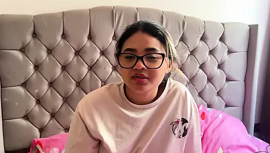 Kakak tiri membantu saya setelah putus cinta