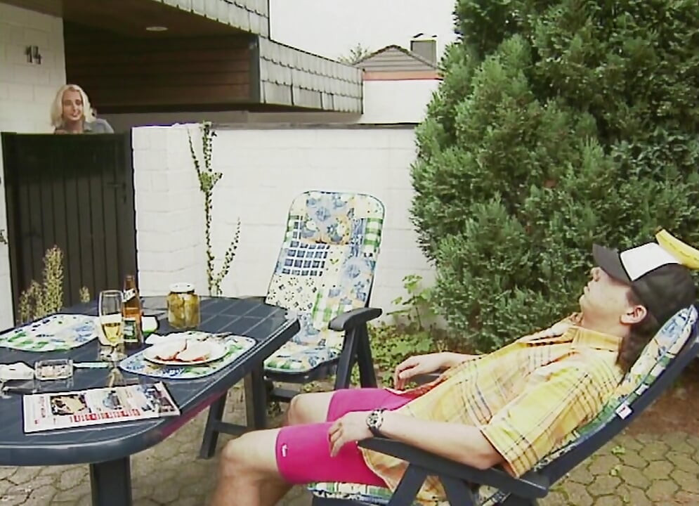 하드코어 애널 섹스 후 정액을 먹는 예쁜 독일 금발