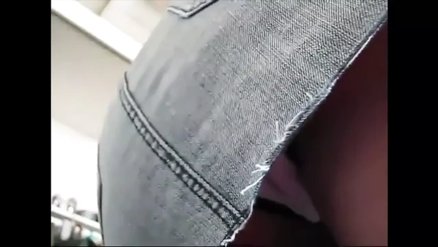 Hot blonde slut ripping some farts