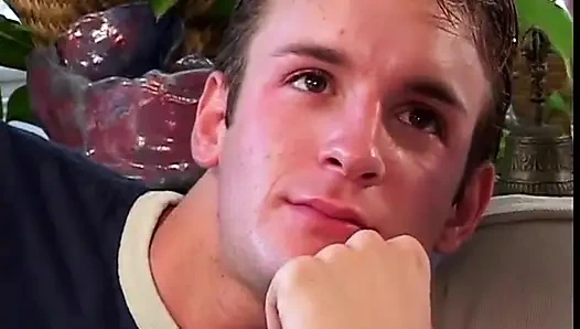 Büyük memeli kızıl saçlı kız amında ağzında büyük penisi seviyor