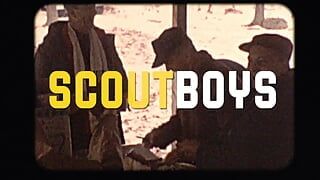 ScoutBoys Scout Austin Young и возбужденный приятель без презерватива во время горячего похода