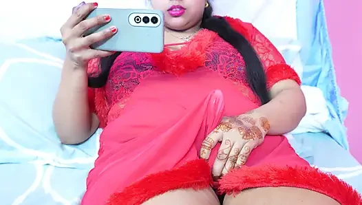 Kakak ipar tetangga saya datang ke rumah saya dan menunjukkan kepada saya dildo dan melepaskan air dari vaginanya di depannya dan saya membuat videonya