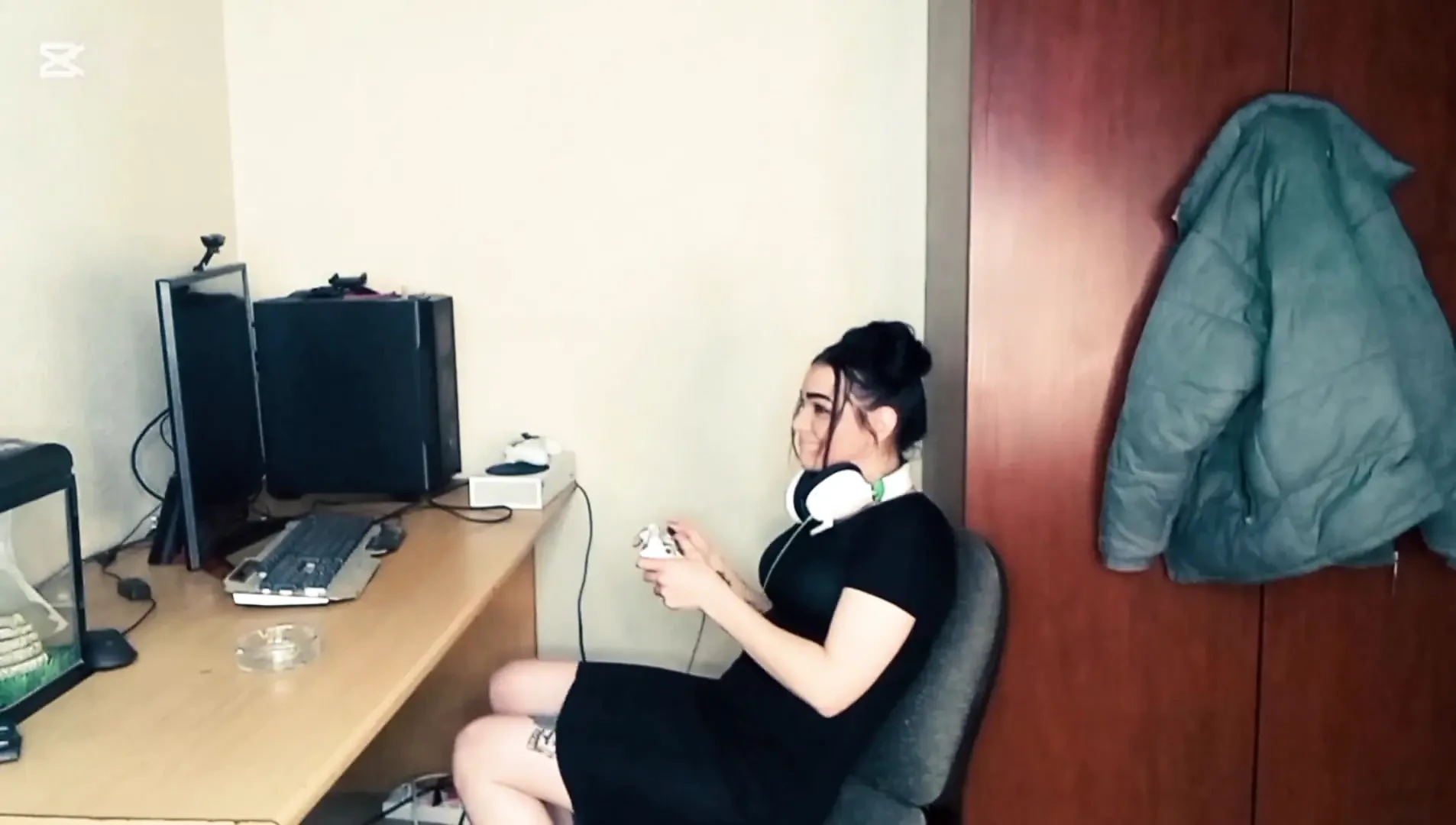 Guy Fucks Girl Playing