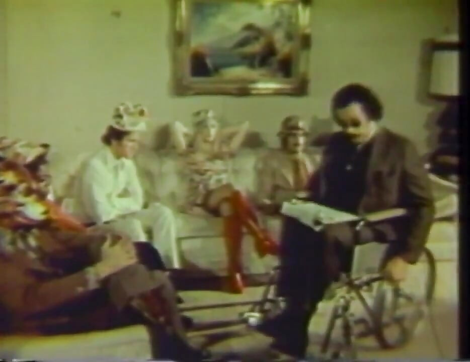 Black and white pussy licking in the bedroom