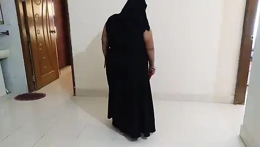 35 Year Old Indian Muslim Neighbor Stepaunty Fucked While Sweeping the House
