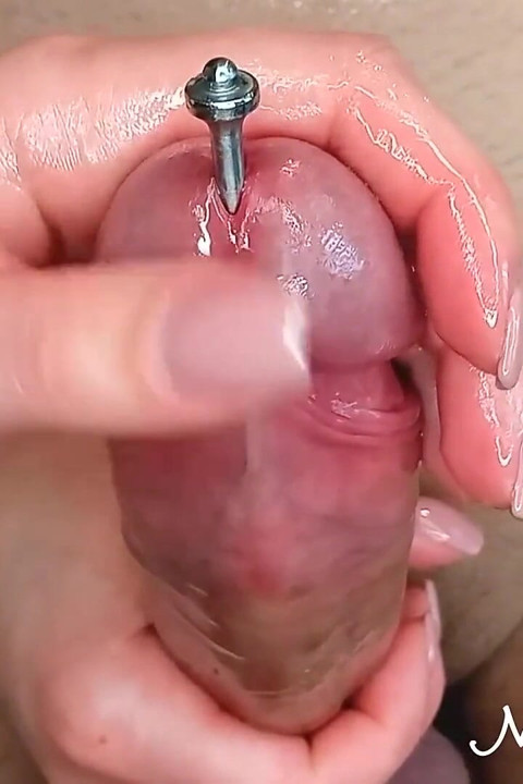 Blocage du sperme dans une bite orgasmique palpitante