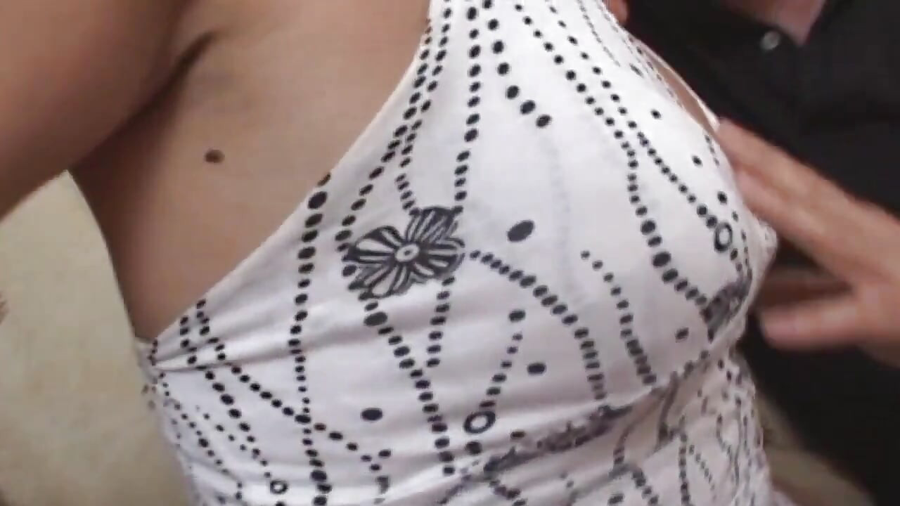 मेरी सौतेली मम्मी को घर पर युवा लंड के साथ चुदाई करना पसंद है!!