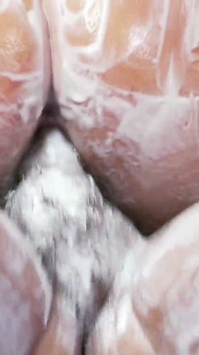 Bellina, Roxy Taggart And Leila Bee Have A Marshmallow Fluff | Clip 1
