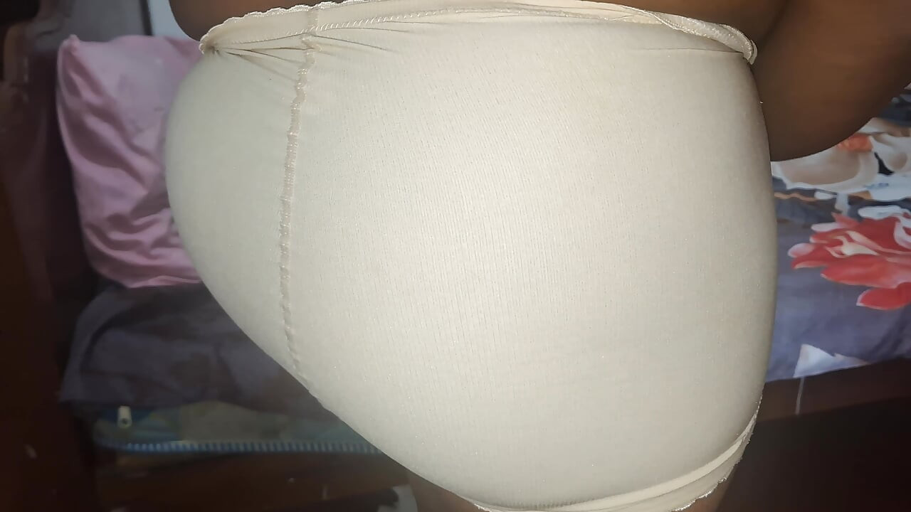 Tamil hot step aunty showing her body