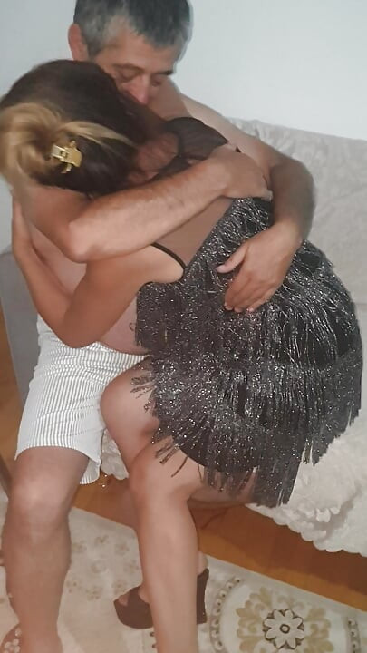 Luonnolliset, hauskat hetkemme amatööripariskuntana kotona.