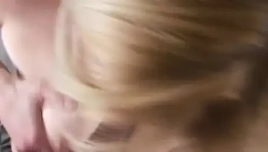 Petualangan Kelsey dientot habis-habisan sampai tenggorokan