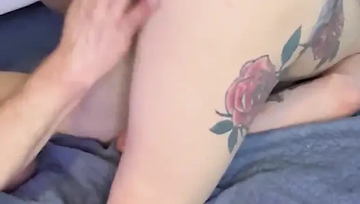 Шаловливая мачеха изменяет с отчимом друга сына