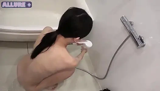 Whispered surrender - momen rahasia yang enak untuk dihentikan