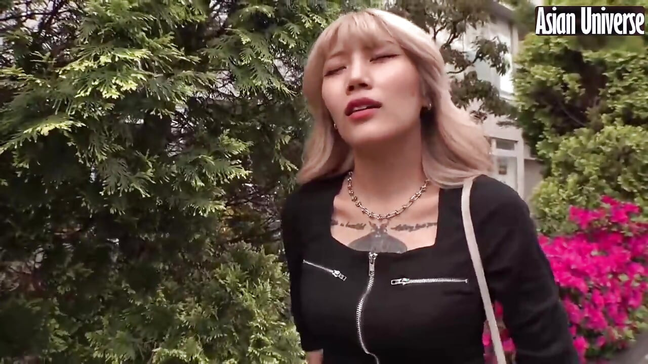 Idol-level Shut-in Gyaru with G-cup Figure, Secret Online Fame Fuels a Shocking Private Descent