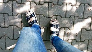 Мои ступни в сексуальных сандалиях на платформе