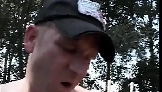 Дикий гэнгбэнг на улице для сексуальной блондинки