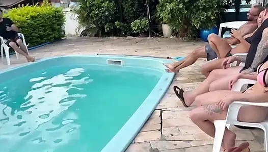 Aku sama pria yang sudah menikah di belakang istrinya saat pesta kolam renang.