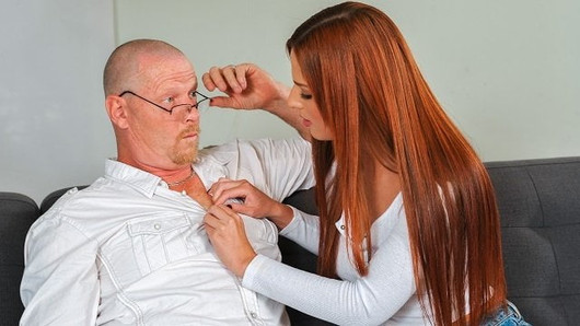 Daddy4k. Gata ruiva não se importa em ter um caso