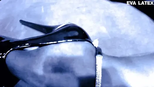 Eva lateks fetish ungu milf kink bdsm footfetish sepatu hak tinggi