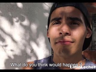 Giovane ragazzo latino spagnolo fa sesso per soldi da uno sconosciuto punto di vista