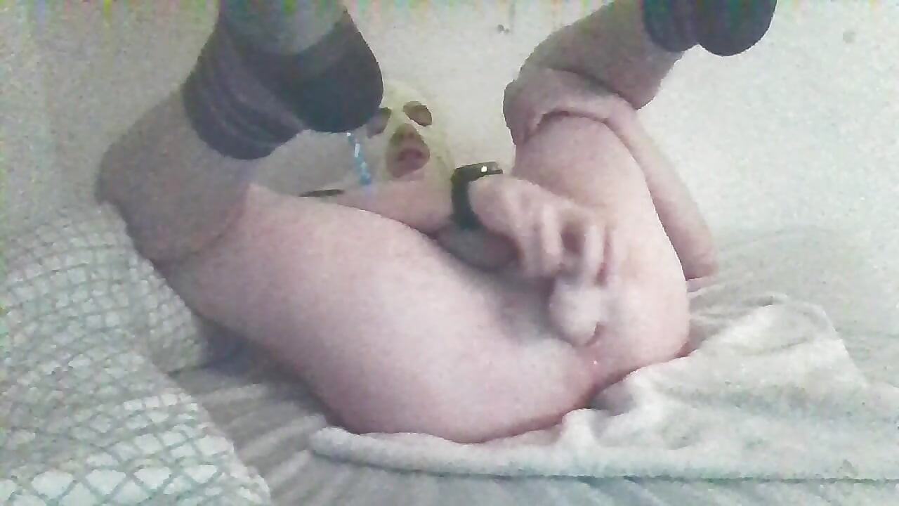 Dikongkek cantik dengan dildo besar