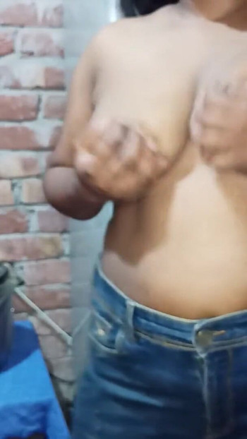 Jaw-dropping moment from "Desi hottest young girl"
