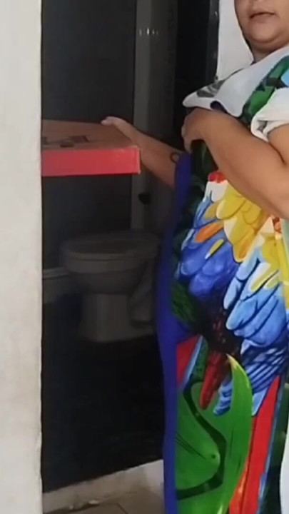 Lucky pizza deal. Colombian with big ass gets fucked hard with her pussy with skinny old delivery man | Clip 1