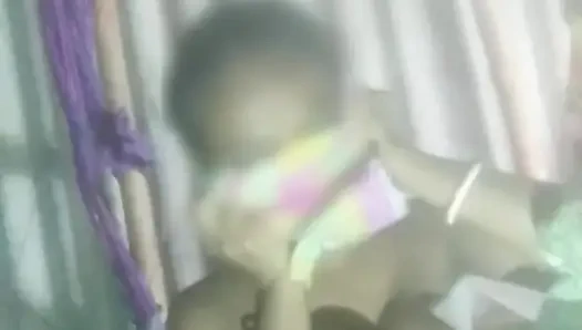 Индиец с большими книгами