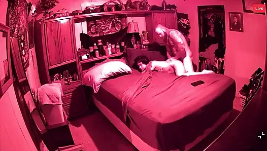 Harus diam, ibu tirinya berada di kamar lain