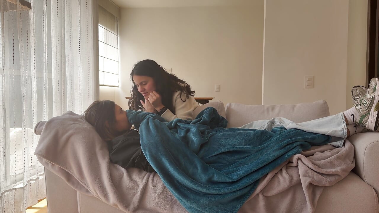 Minha esposa se lembra de como fazer sexo lésbico romântico