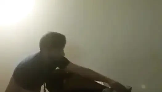 Büyük klitorisli güzel iri güzel kadın çeşitli fantezileri gerçekleştiriyor