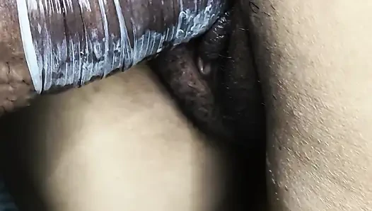 Kinni's süße muschi in doggystyle mit kondom und sperma in die muschi ohne kondom, große lippen, muschi