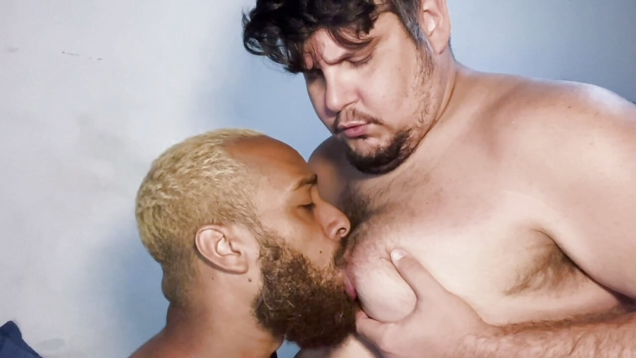 16 Minutes of nipple and tits suck