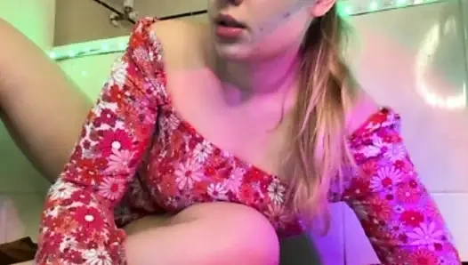 Squirting so hard on webcam and anal fuck