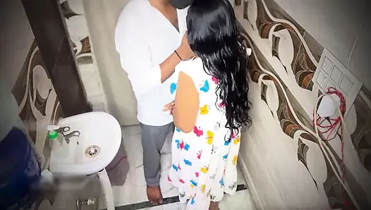 Leidenschaftlicher indischer paar schmutziger schlafzimmer-sex - heiße desi-ehefrau hart gefickt 4k
