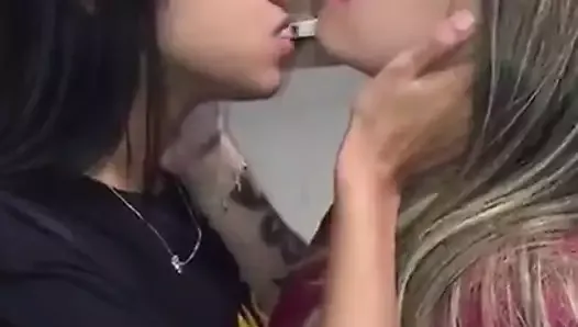 We love girls kissing
