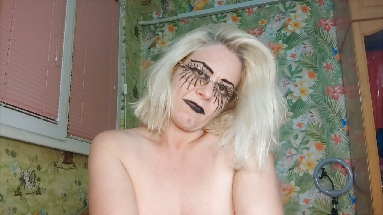 The foreign house maid fucks me