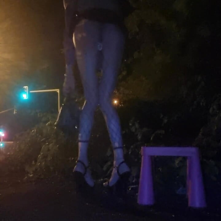 A Whore in a Mini-Skirt Ras du CuL, on the Edge of the🛣Nationale 7 in BRUNOy. 2H00 VaneSsaBiTCHx PariSChienneTrvprod⁹¹