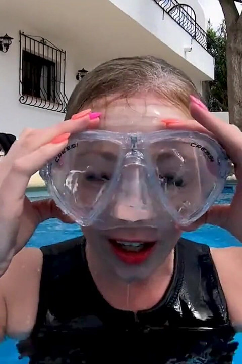 Underwater Wetsuit & Mask Fetish Filling, Bubbles & Breath Control