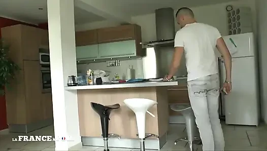 FFM Amateur Couple Visiting Candice for a Sex Plan with Strapon Dildo