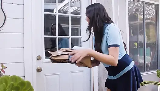 Kirimkan Kami Paket Anda! Seks virtual gadis-gadis pos terangsang
